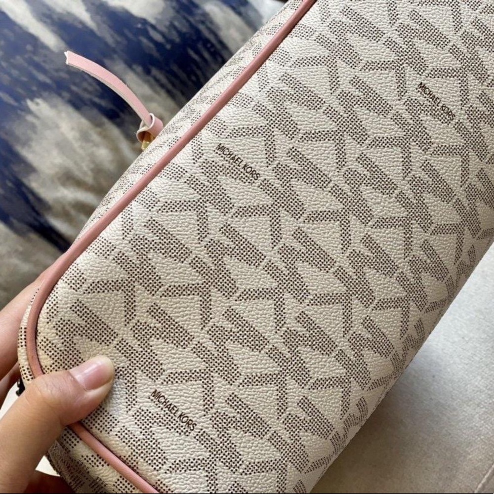 Large size mk back pack. New without tag